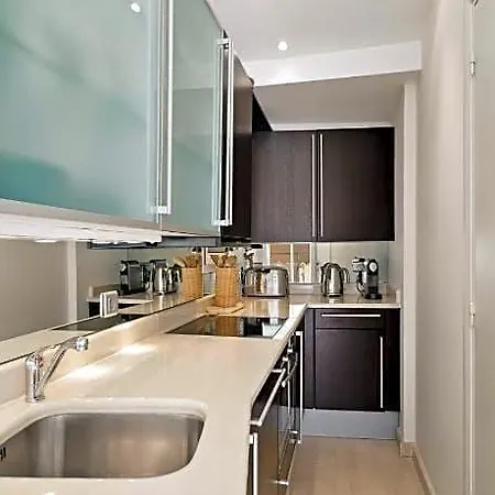 Charming - 1br- 2*